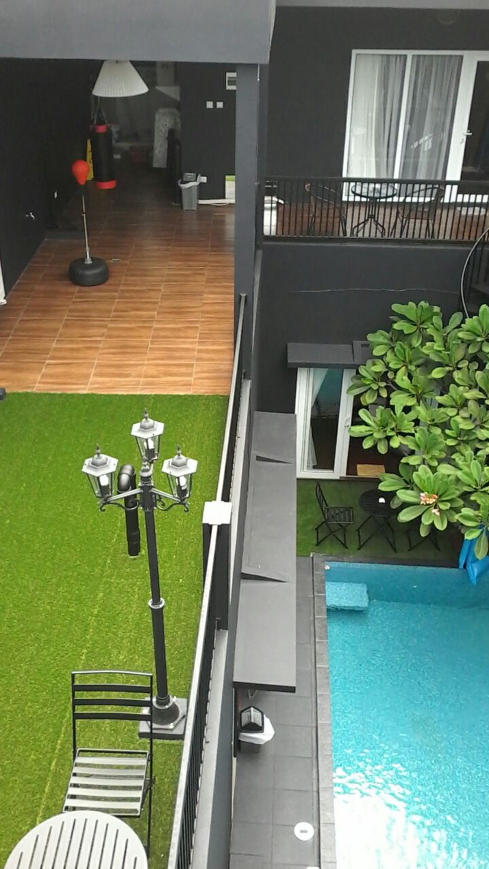 Dijual rumah bagus + kolam renang dalam cluster di bintaro sektor 2