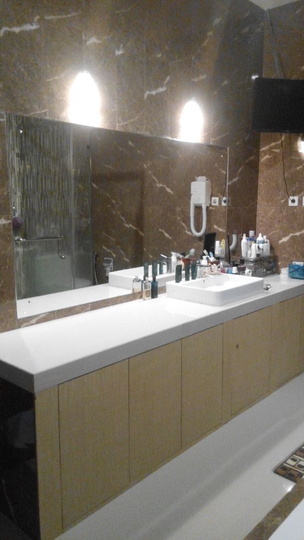 Dijual rumah bagus + kolam renang dalam cluster di bintaro sektor 2