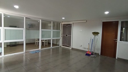 Dijual rumah bagus depan taman fully funished dalam cluster green garden.