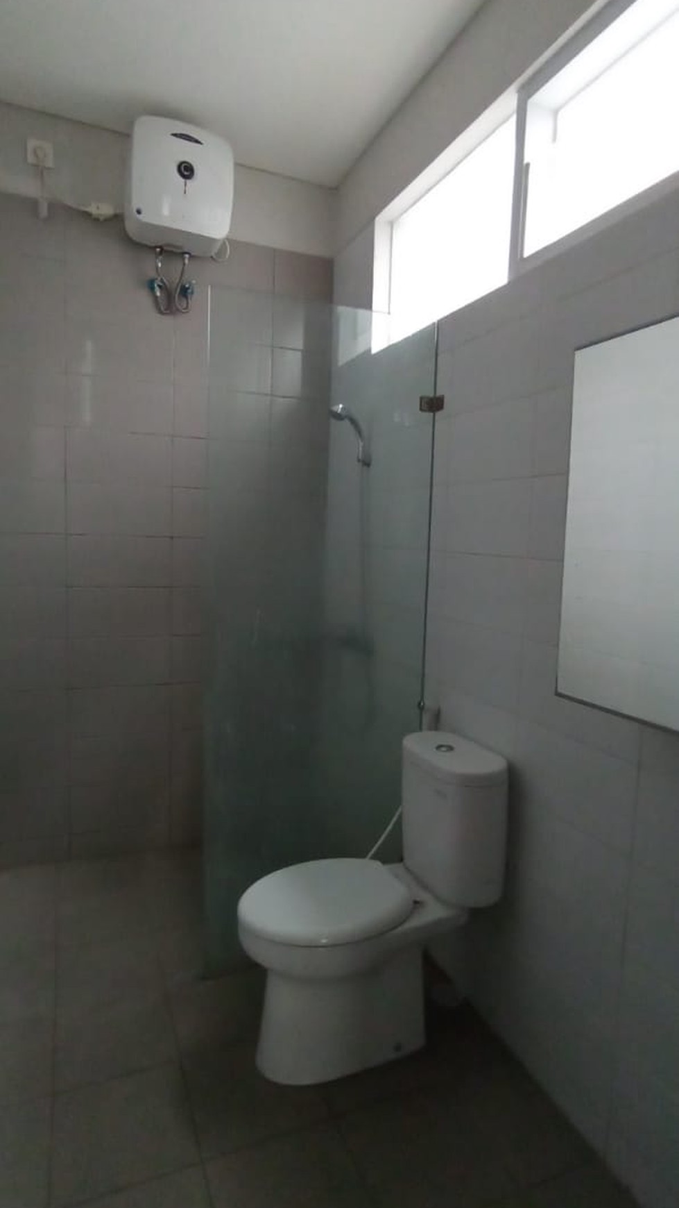 Dijual rumah bagus depan taman fully funished dalam cluster green garden.