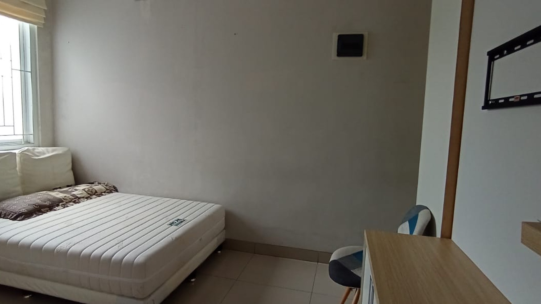 Dijual rumah bagus depan taman fully funished dalam cluster green garden.