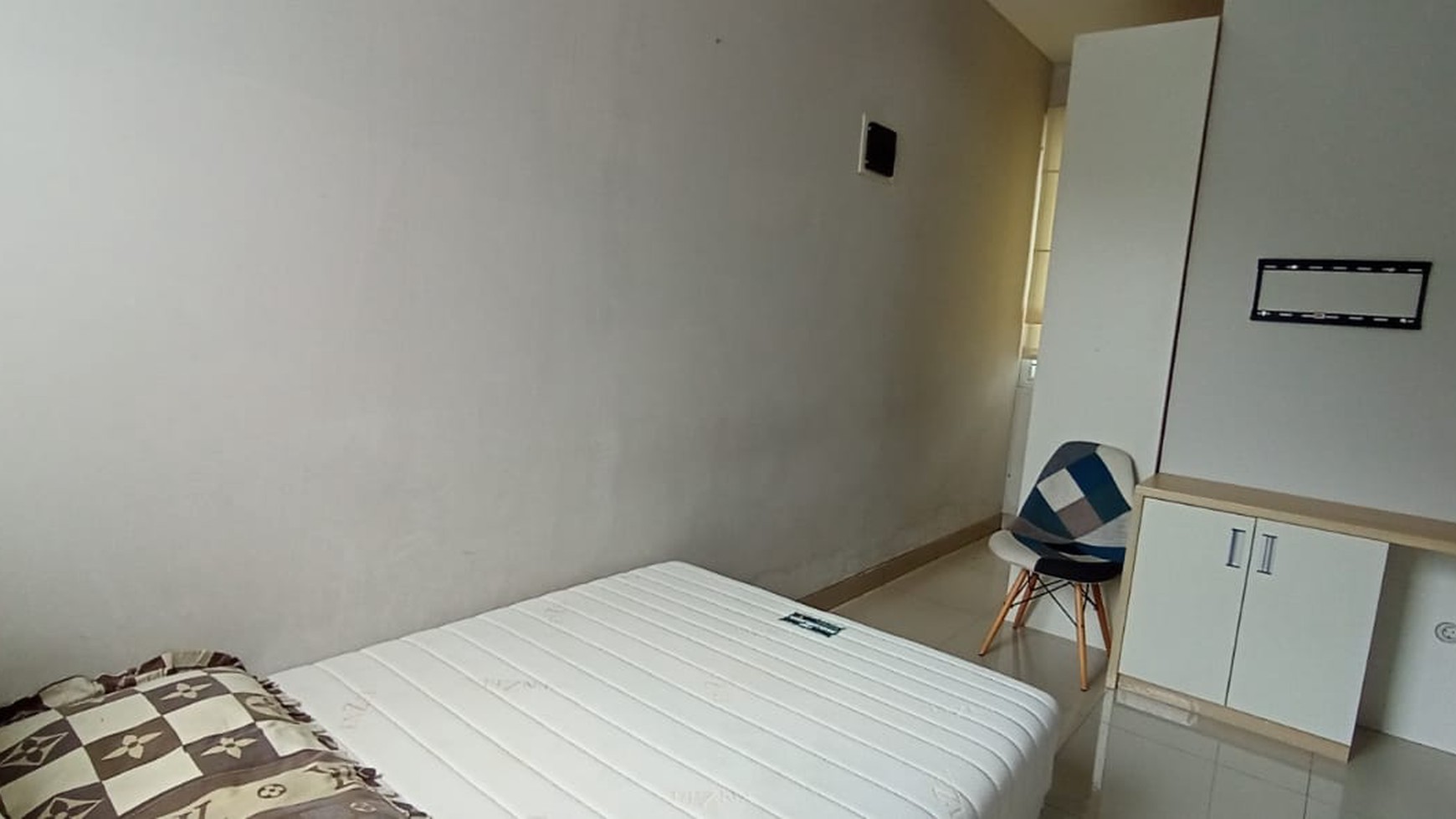 Dijual rumah bagus depan taman fully funished dalam cluster green garden.