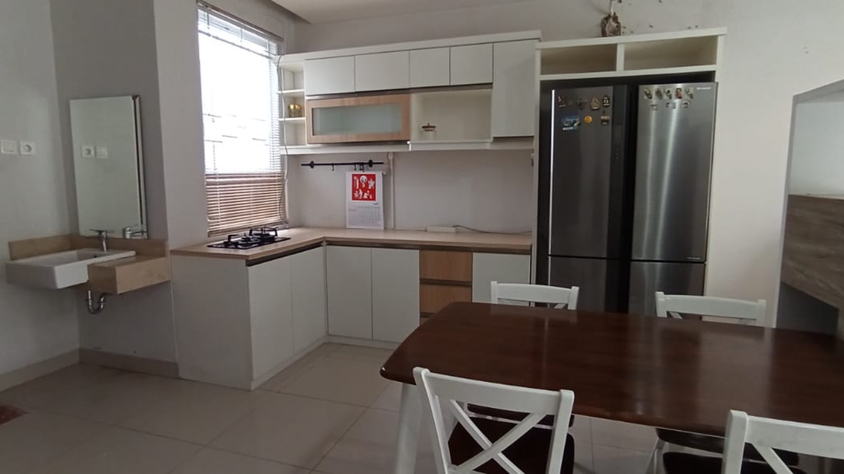 Dijual rumah bagus depan taman fully funished dalam cluster green garden.