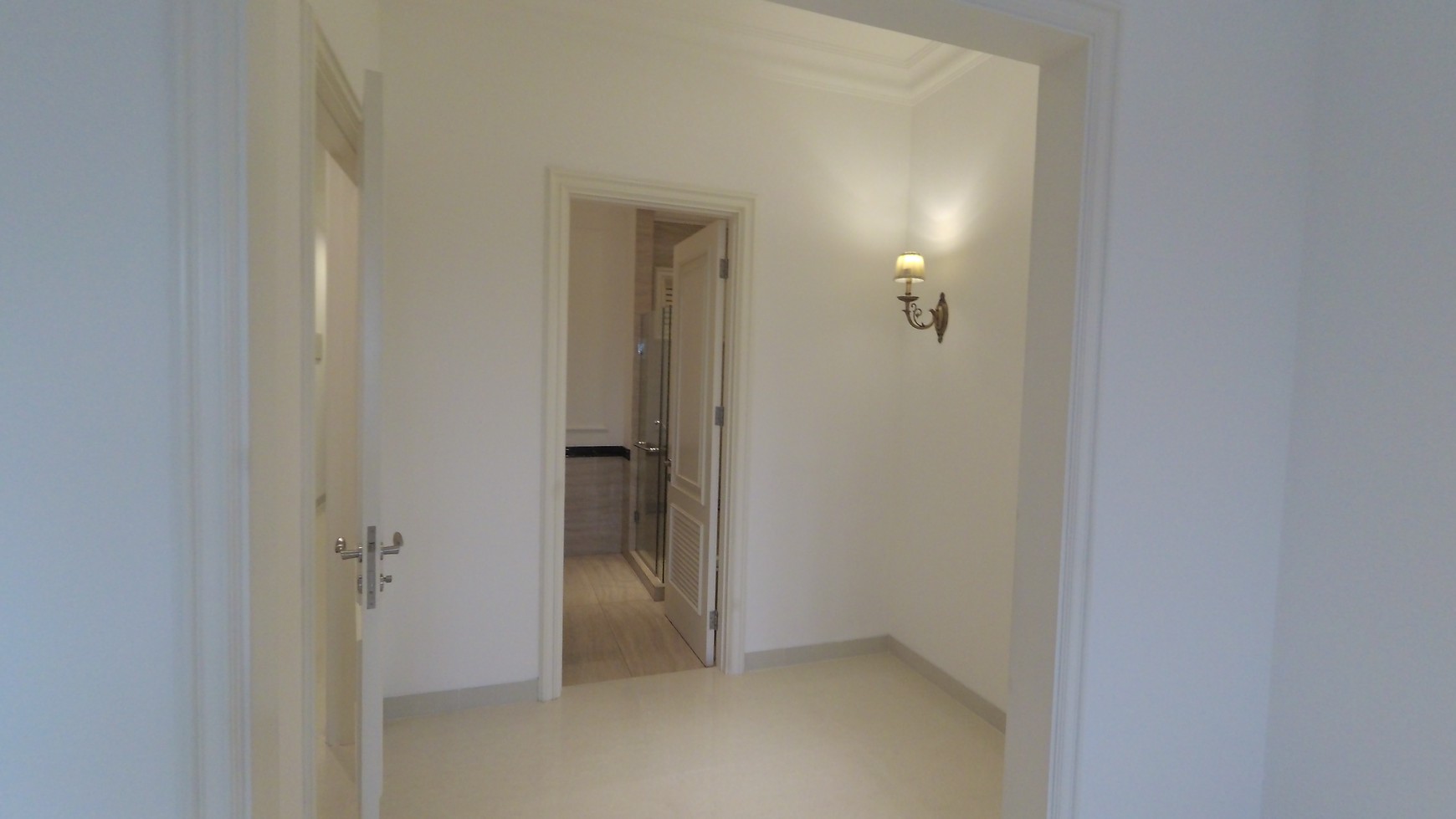 Rumah Lantai Marmer & Granittile Import di Jl Gaharu, Cipete, Luas 6,55x23m2