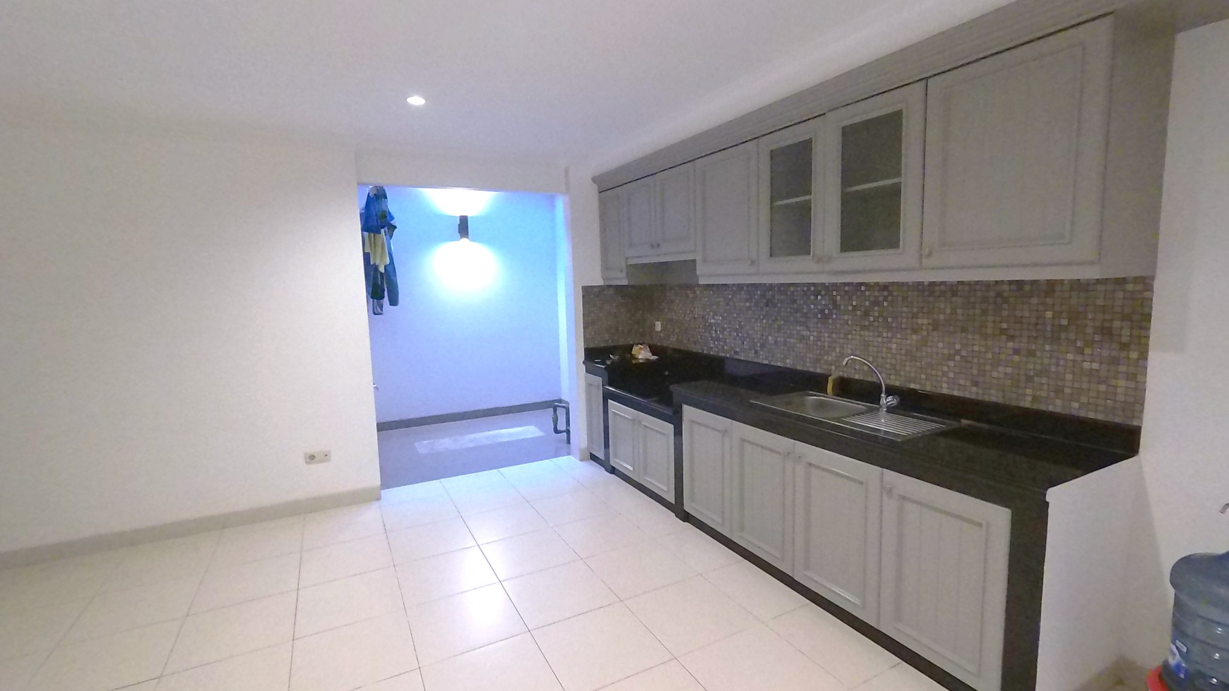 Rumah Lantai Marmer & Granittile Import di Jl Gaharu, Cipete, Luas 6,55x23m2
