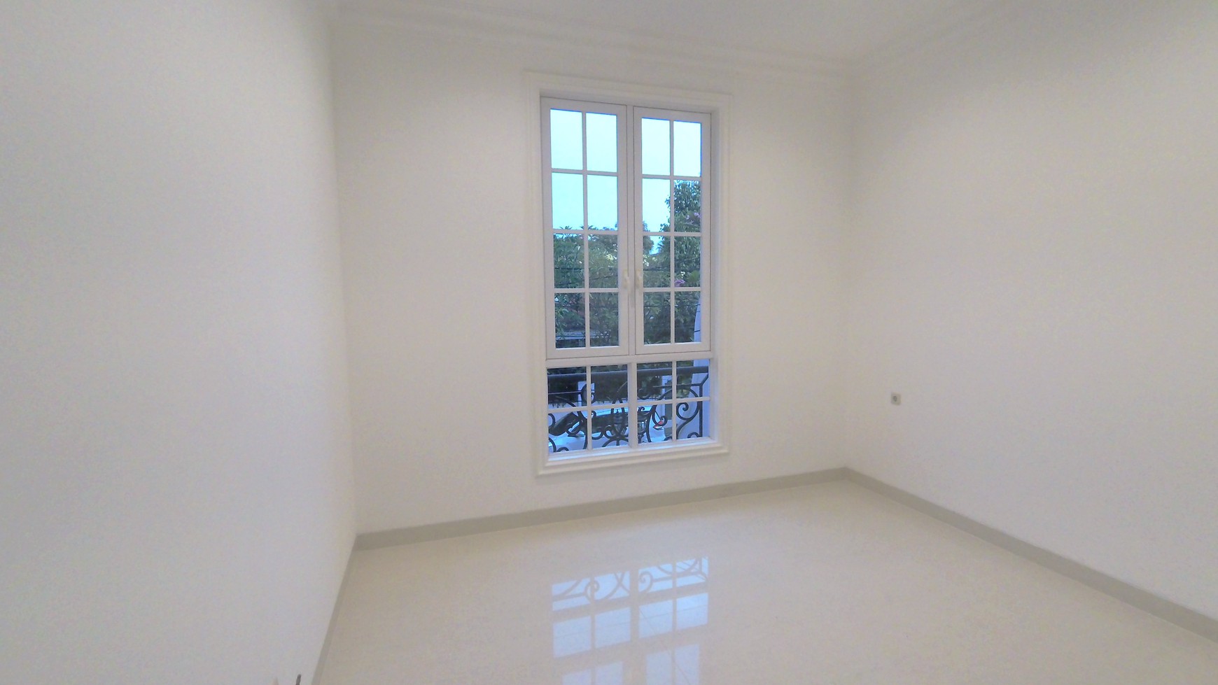 Rumah Lantai Marmer & Granittile Import di Jl Gaharu, Cipete, Luas 6,55x23m2