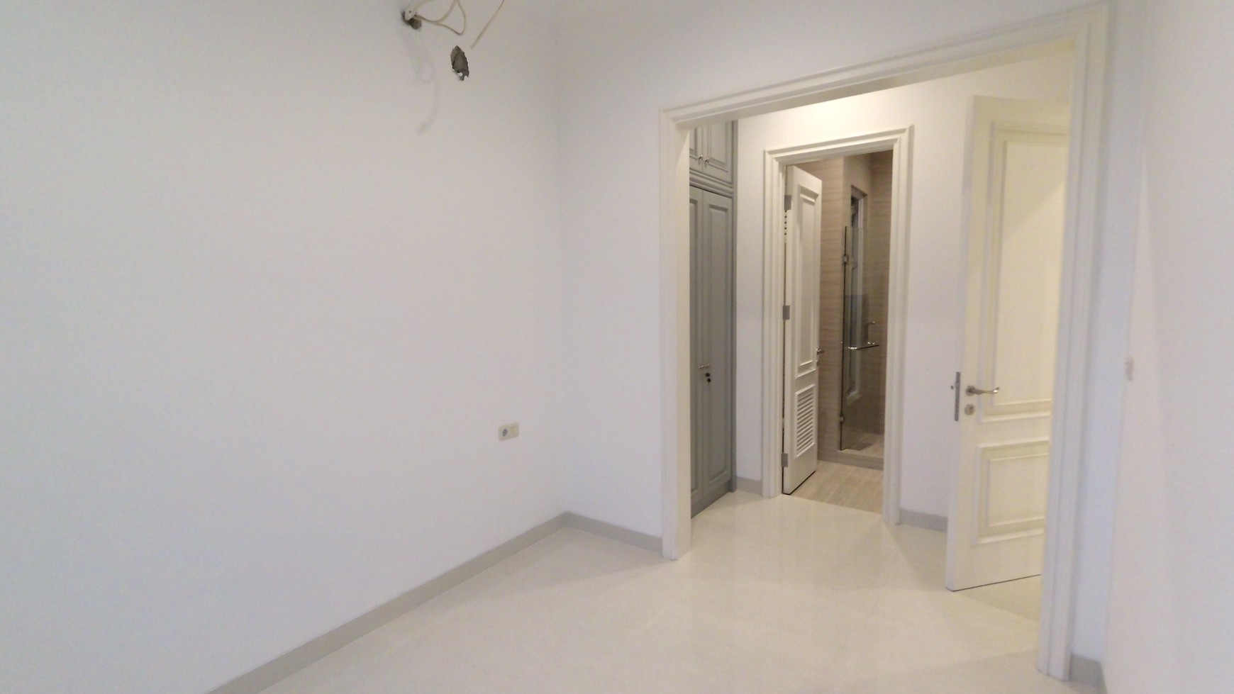 Rumah Lantai Marmer & Granittile Import di Jl Gaharu, Cipete, Luas 6,55x23m2