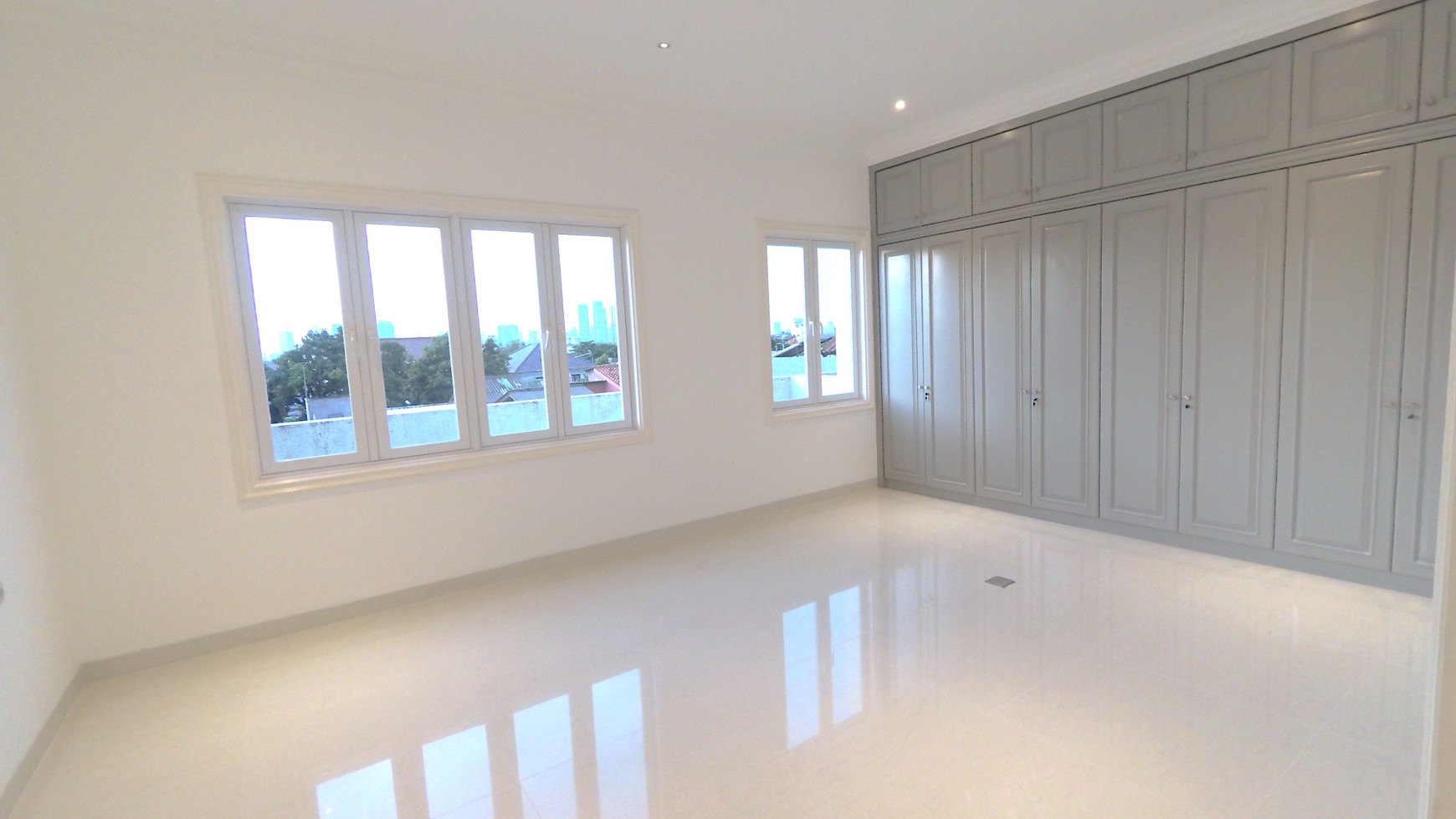 Rumah Lantai Marmer & Granittile Import di Jl Gaharu, Cipete, Luas 6,55x23m2