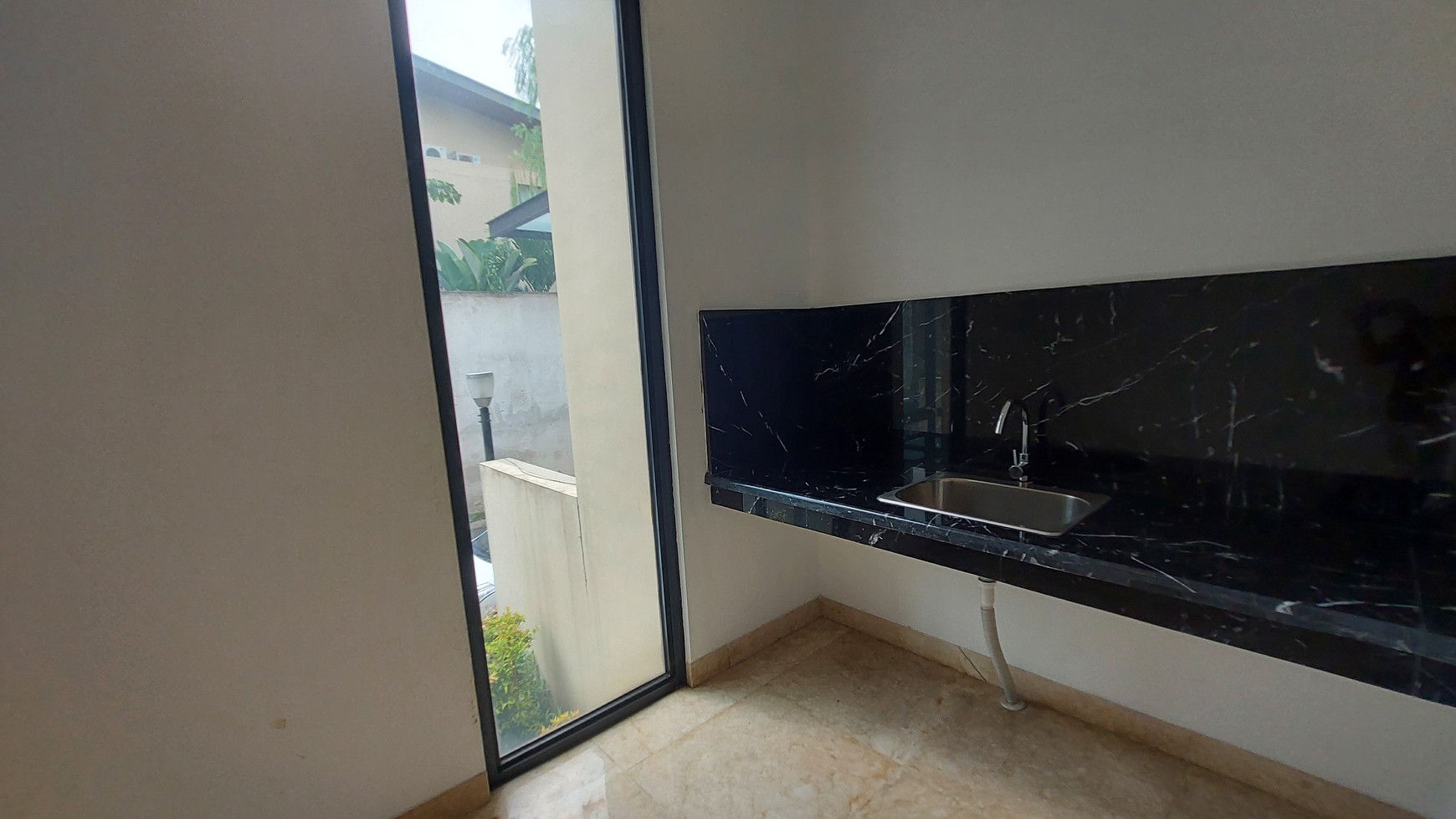 Brand new house dalam townhouse cilandak.