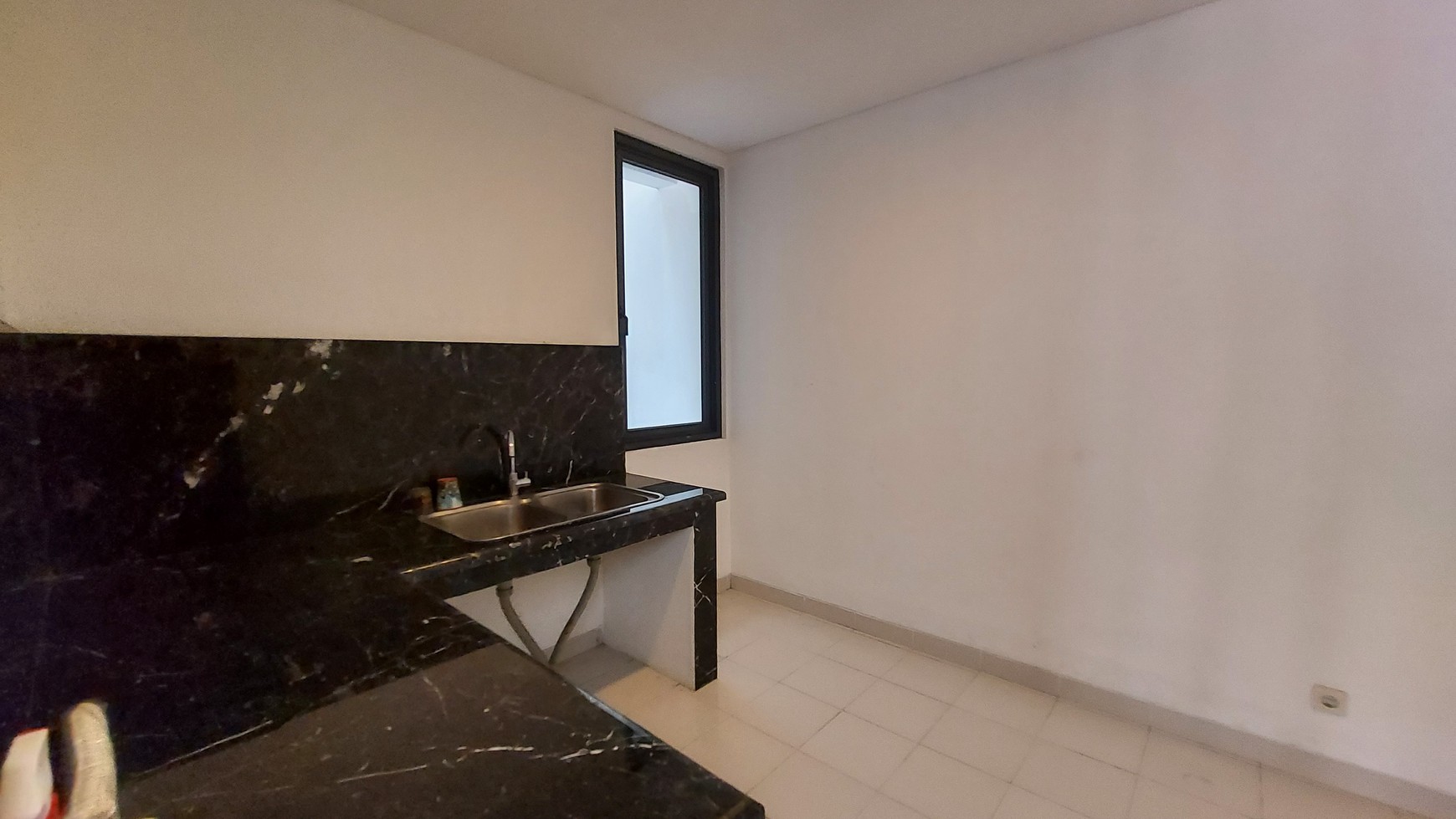 Brand new house dalam townhouse cilandak.