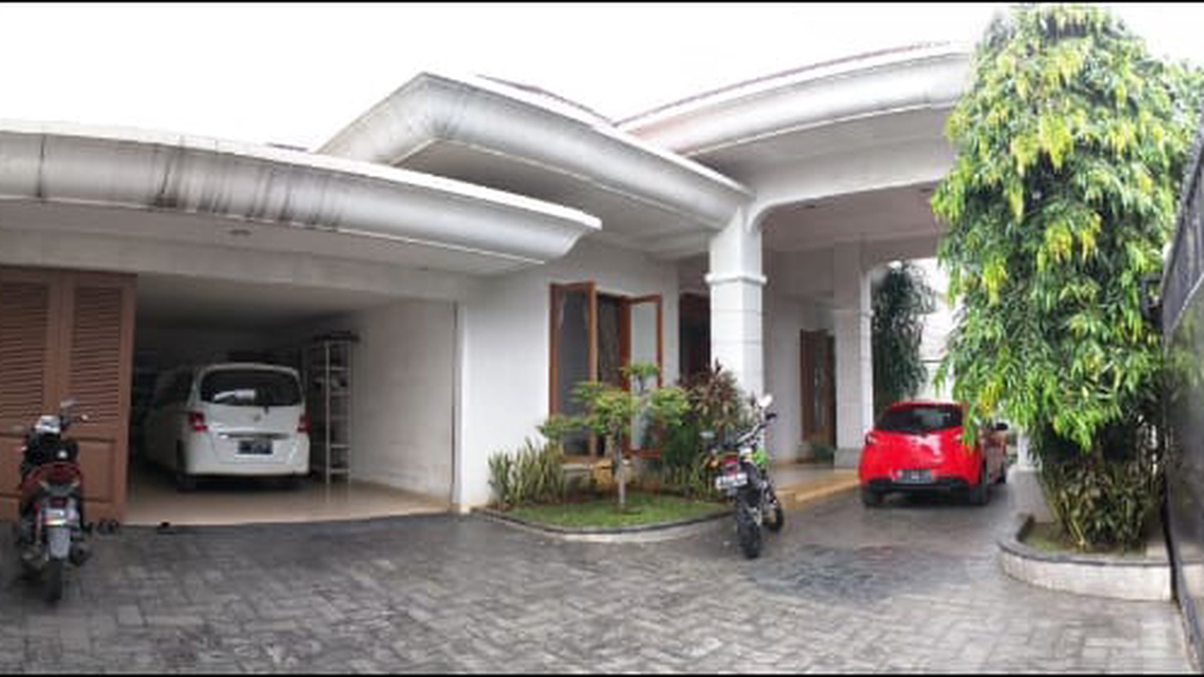 Rumah luas dan terawat di cilandak, jakarta selatan.