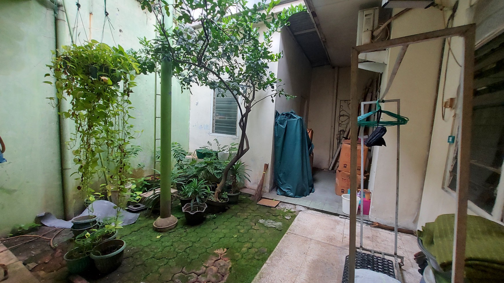 dijual rumah murah dan terawat di kalibata selatan.