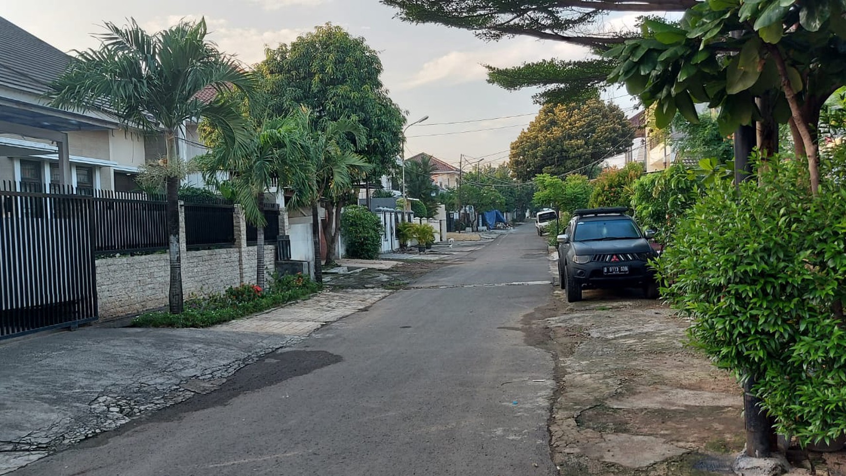 rumah bagus terawat diperumahan pemda jakarta