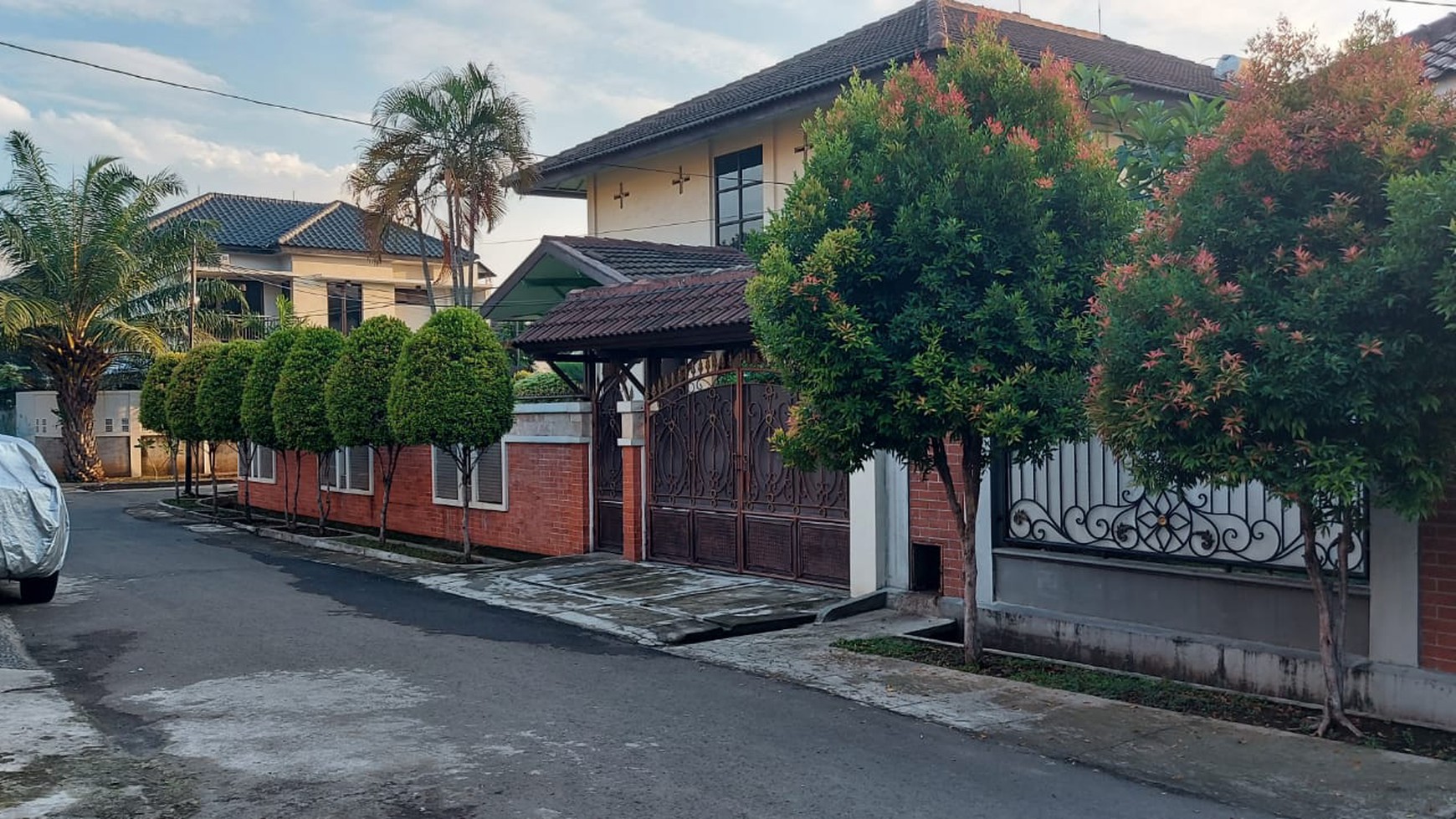 rumah bagus terawat diperumahan pemda jakarta