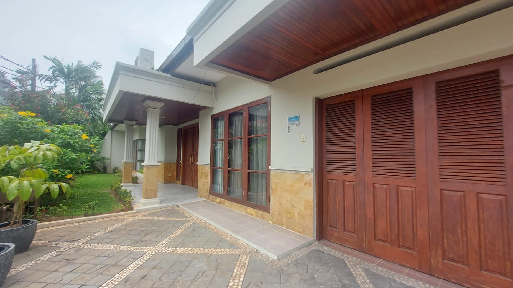Rumah Luas dalam townhouse cipete dekat stasiun MRT cipete jaksel