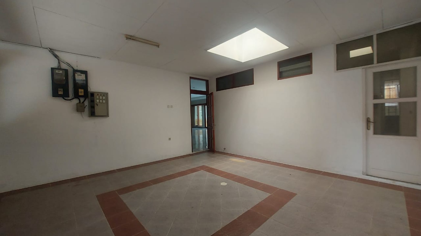 Rumah Luas dalam townhouse cipete dekat stasiun MRT cipete jaksel