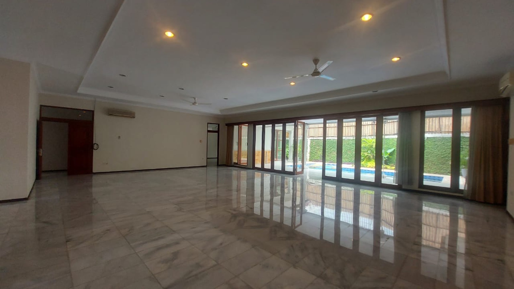 Rumah Luas dalam townhouse cipete dekat stasiun MRT cipete jaksel