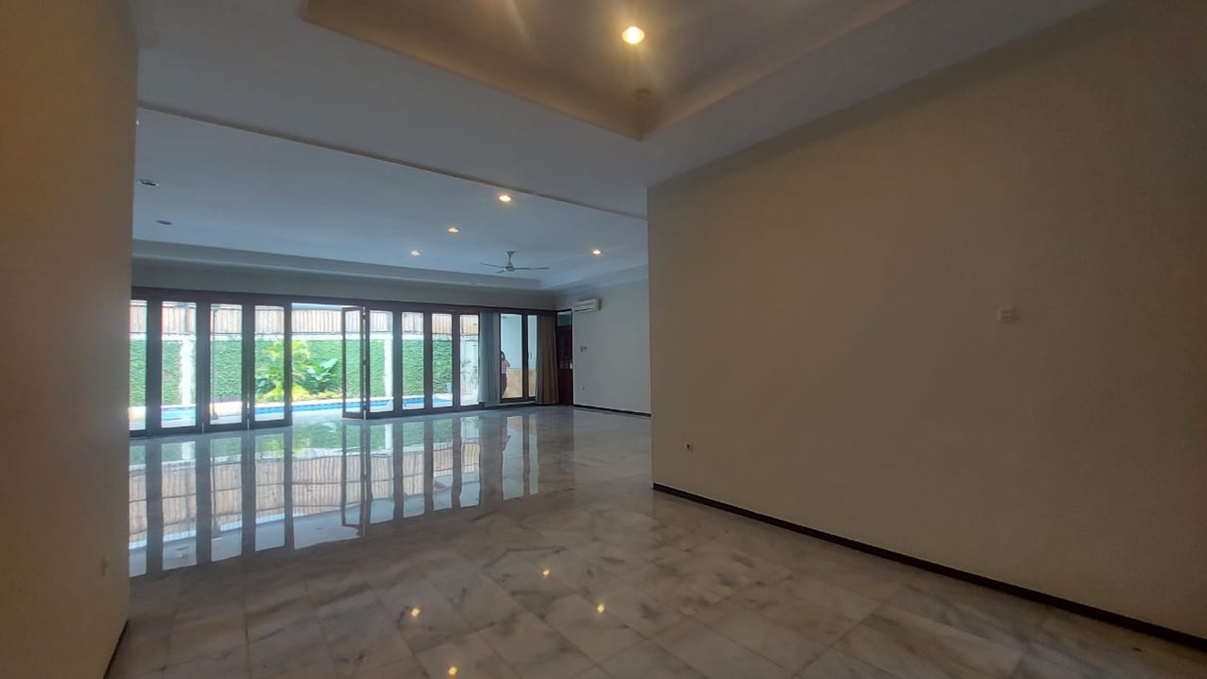 Rumah Luas dalam townhouse cipete dekat stasiun MRT cipete jaksel
