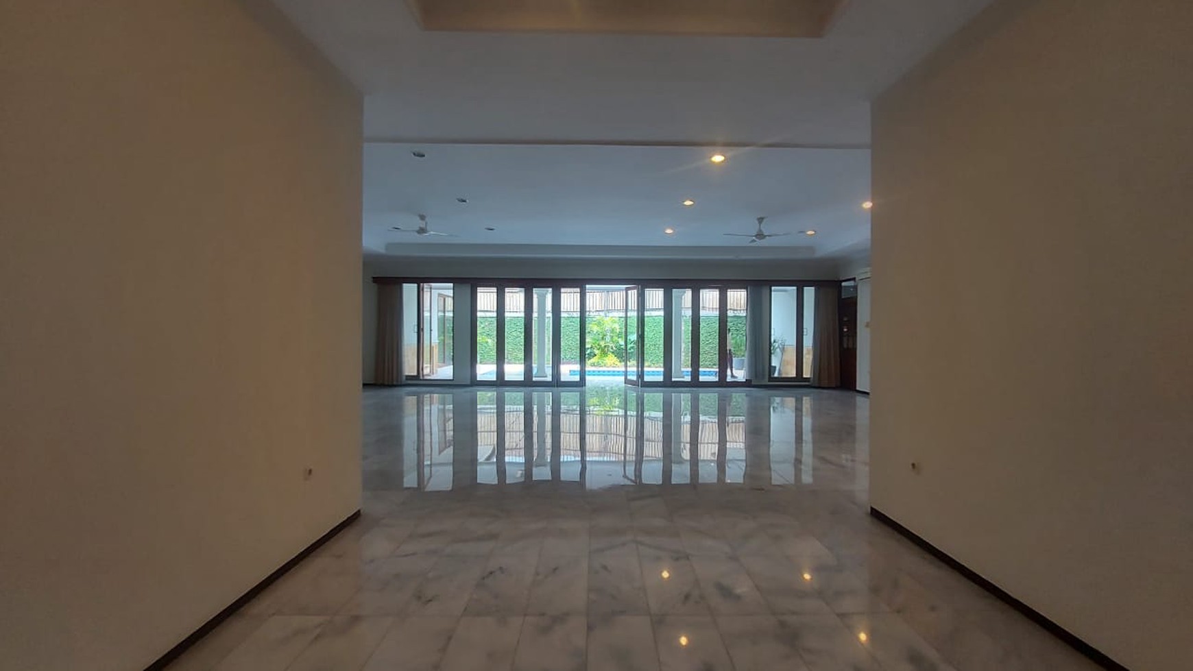 Rumah Luas dalam townhouse cipete dekat stasiun MRT cipete jaksel