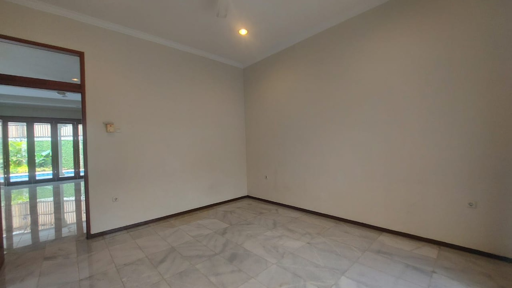 Rumah Luas dalam townhouse cipete dekat stasiun MRT cipete jaksel