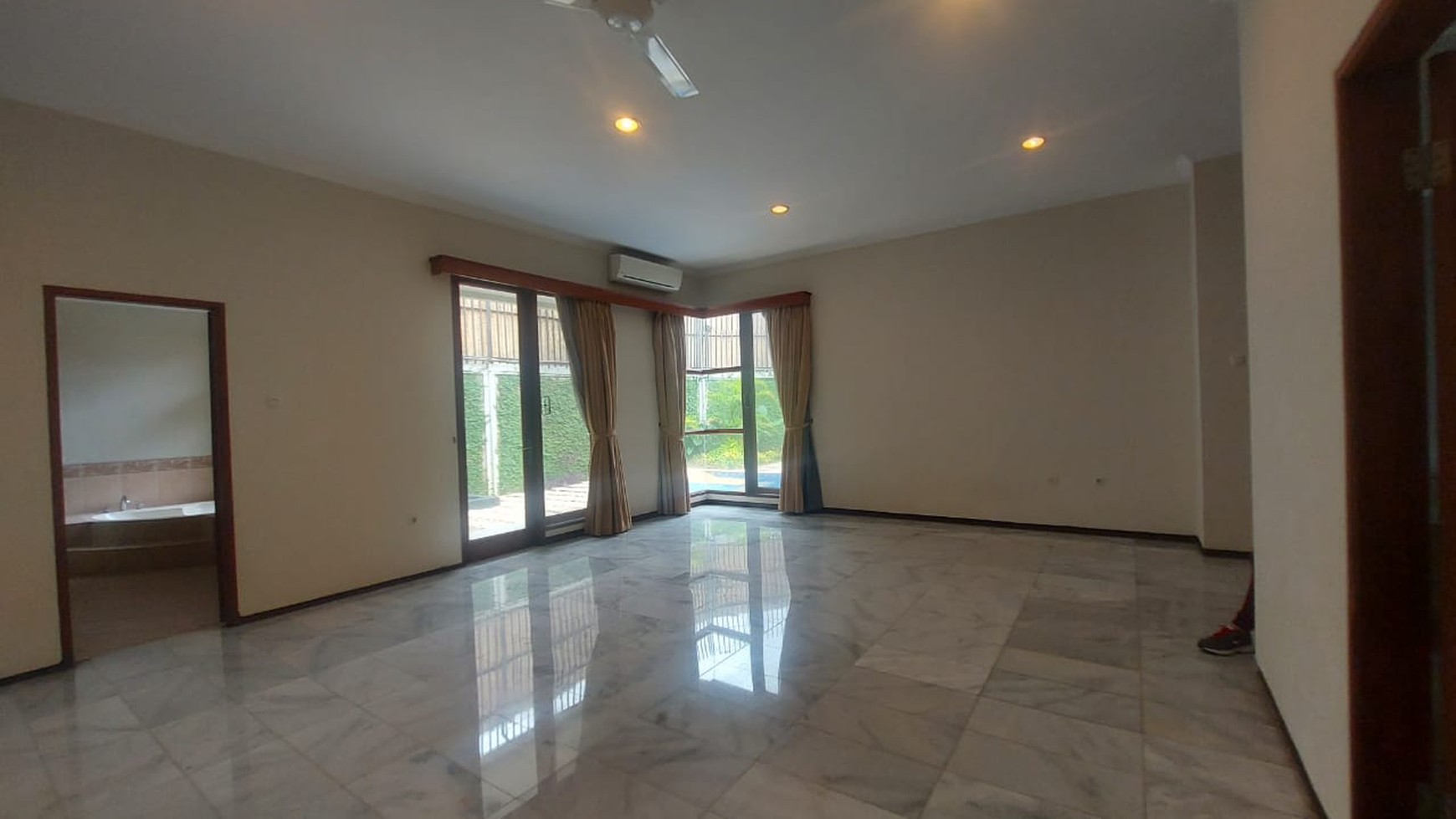 Rumah Luas dalam townhouse cipete dekat stasiun MRT cipete jaksel