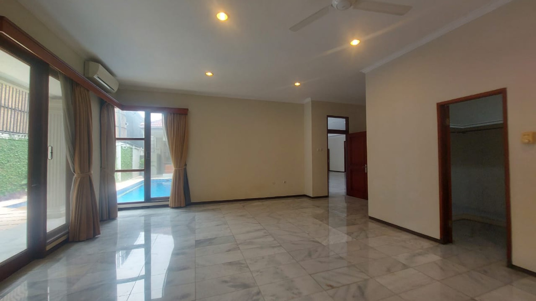 Rumah Luas dalam townhouse cipete dekat stasiun MRT cipete jaksel