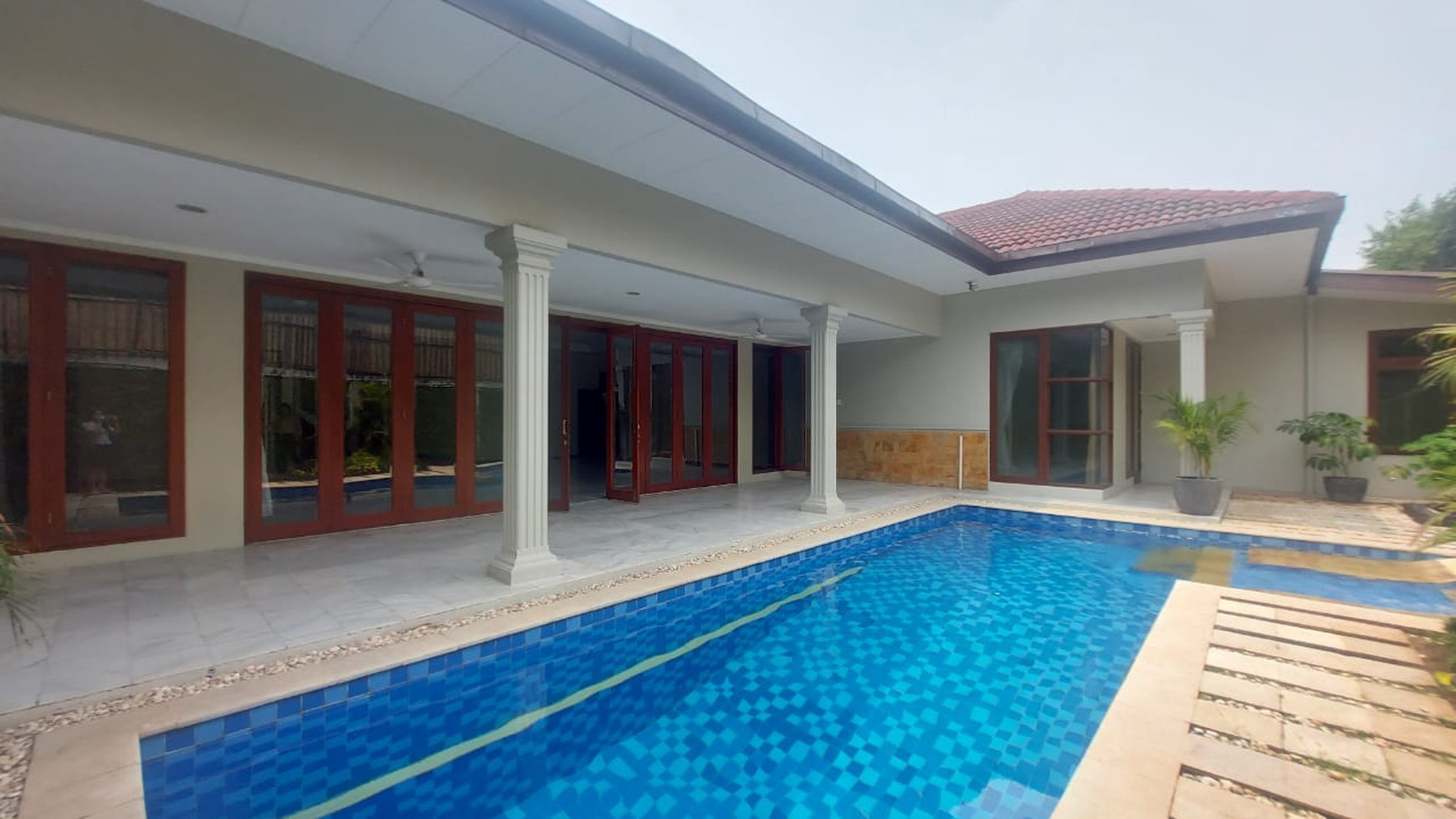 Rumah Luas dalam townhouse cipete dekat stasiun MRT cipete jaksel