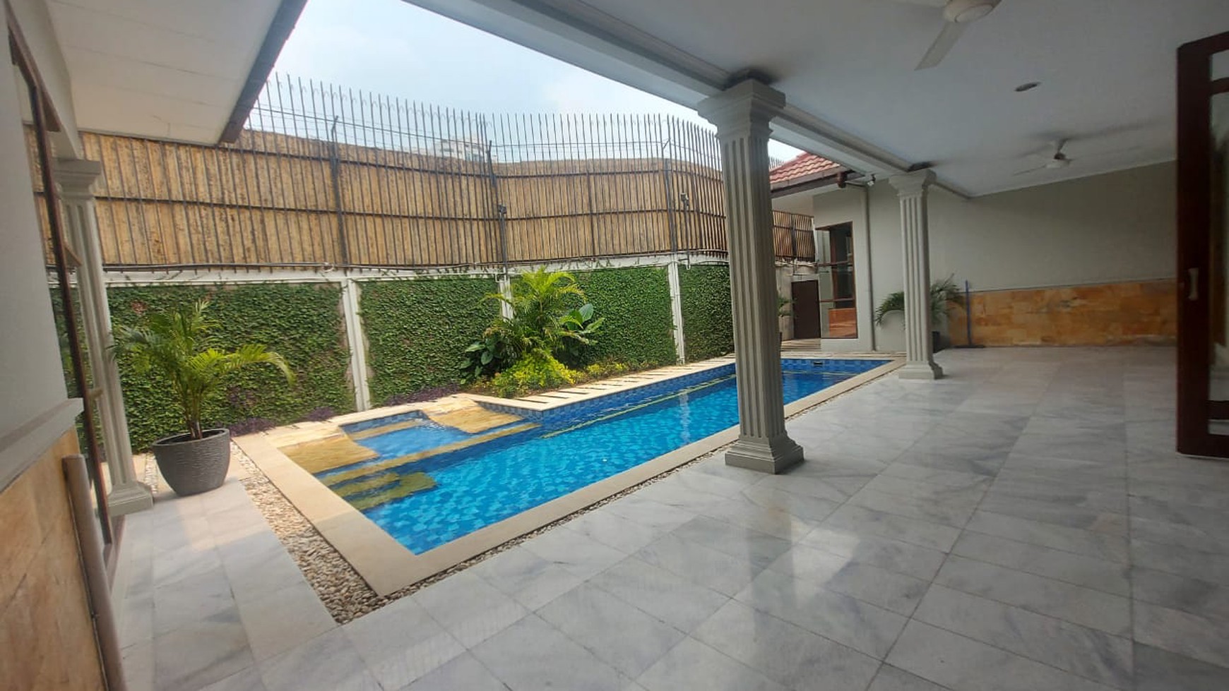 Rumah Luas dalam townhouse cipete dekat stasiun MRT cipete jaksel