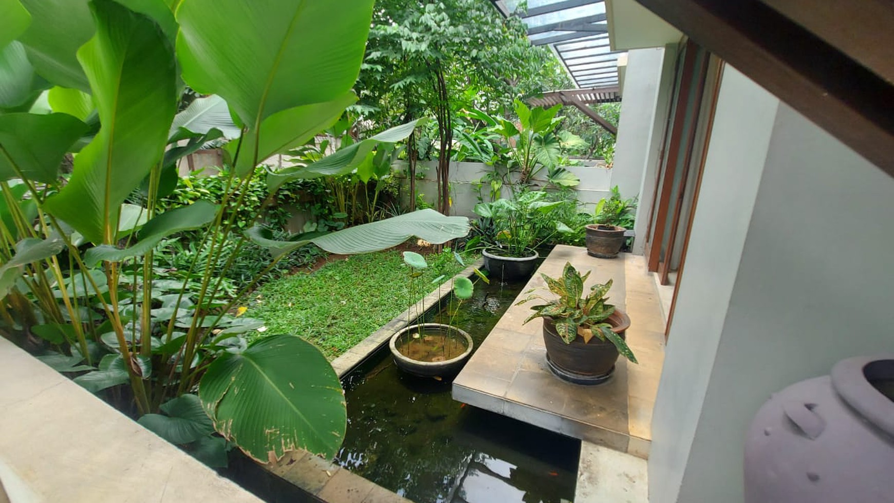 under njop Townhouse mewah dekat kemang village jaksel