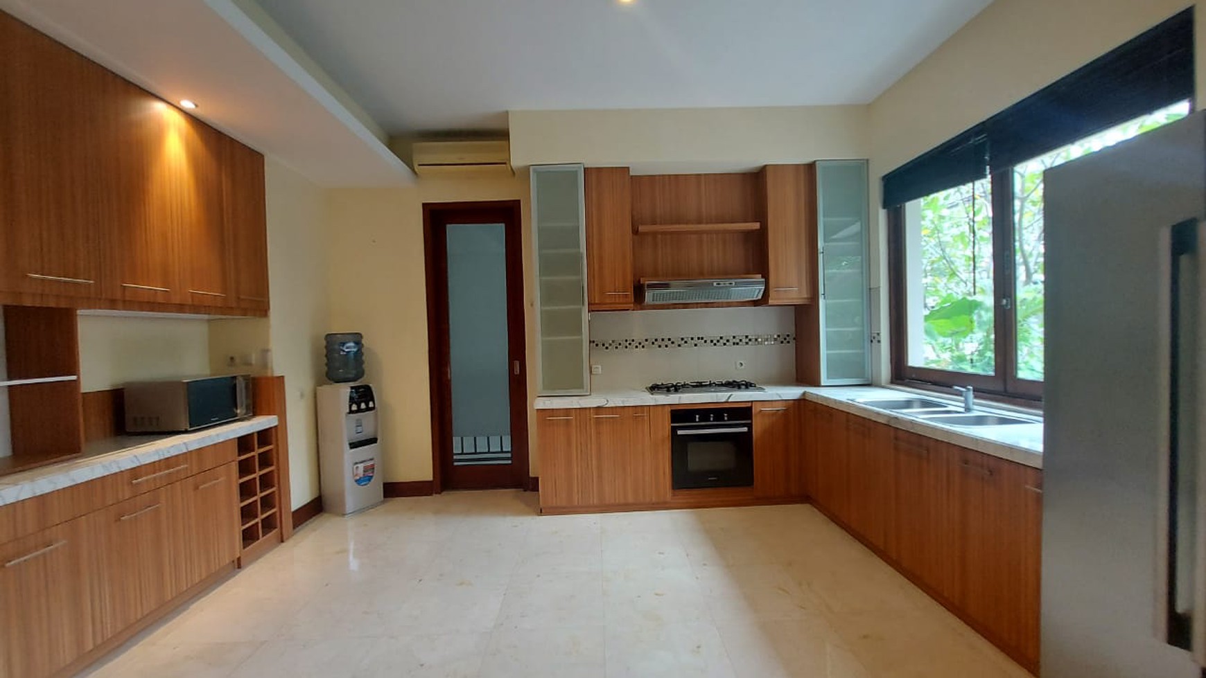 under njop Townhouse mewah dekat kemang village jaksel