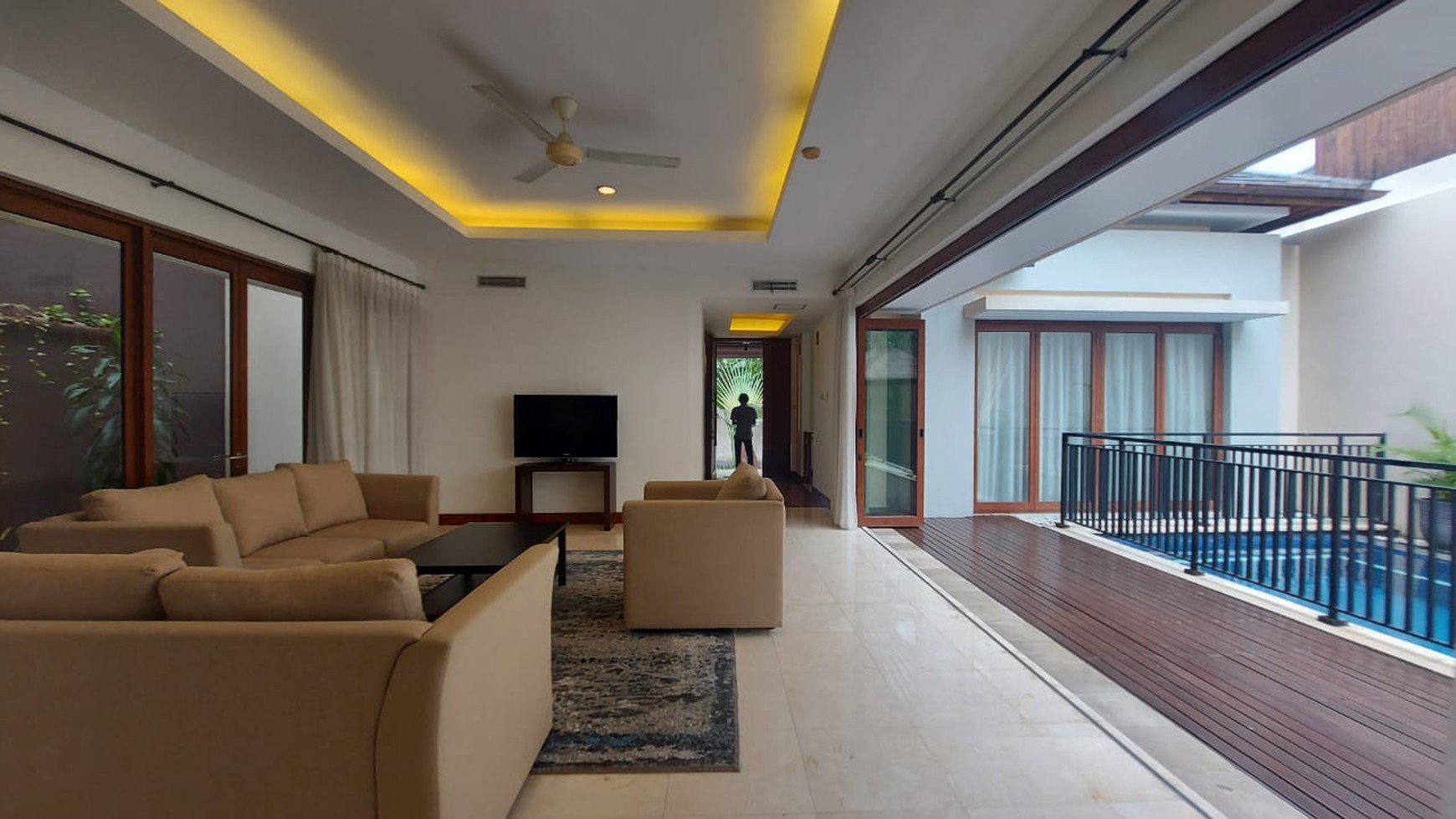 under njop Townhouse mewah dekat kemang village jaksel
