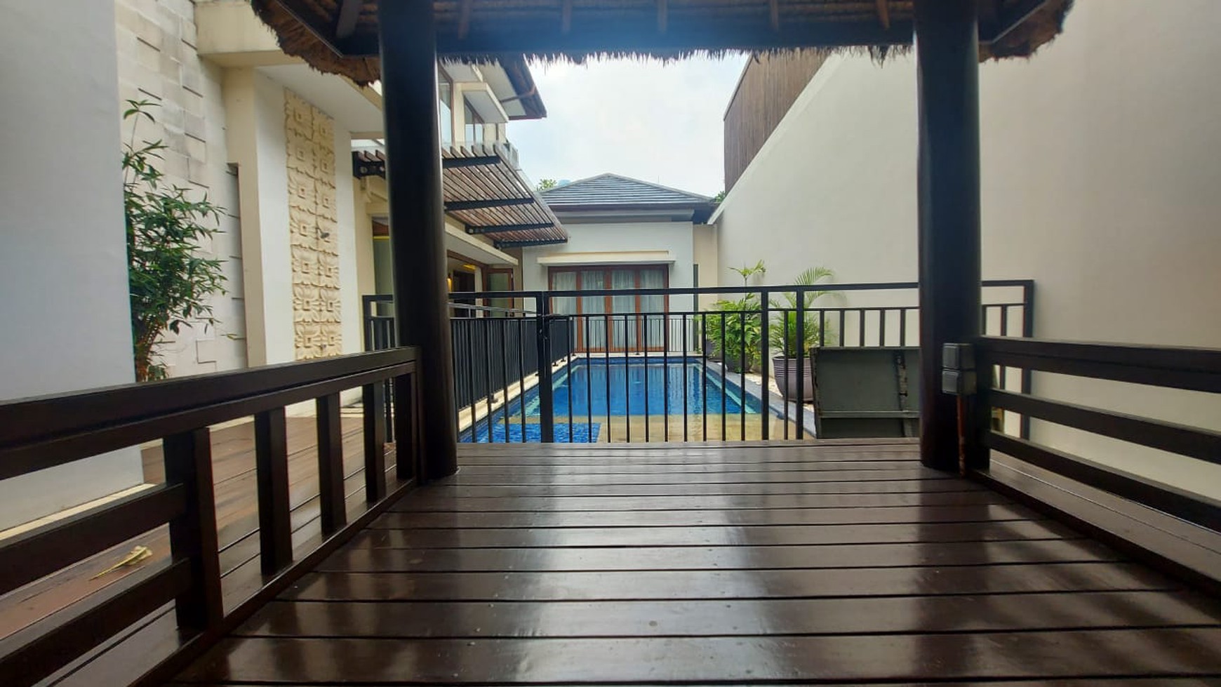 under njop Townhouse mewah dekat kemang village jaksel