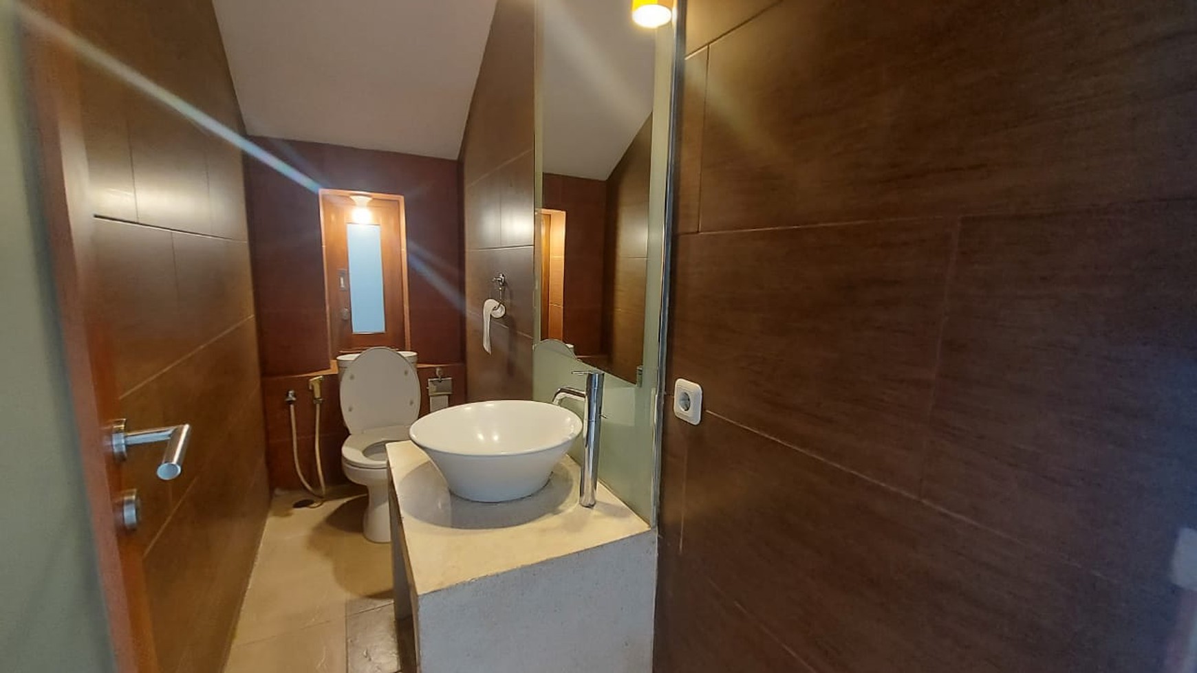 under njop Townhouse mewah dekat kemang village jaksel