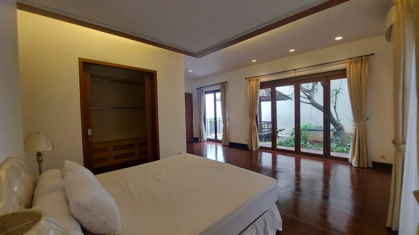 under njop Townhouse mewah dekat kemang village jaksel