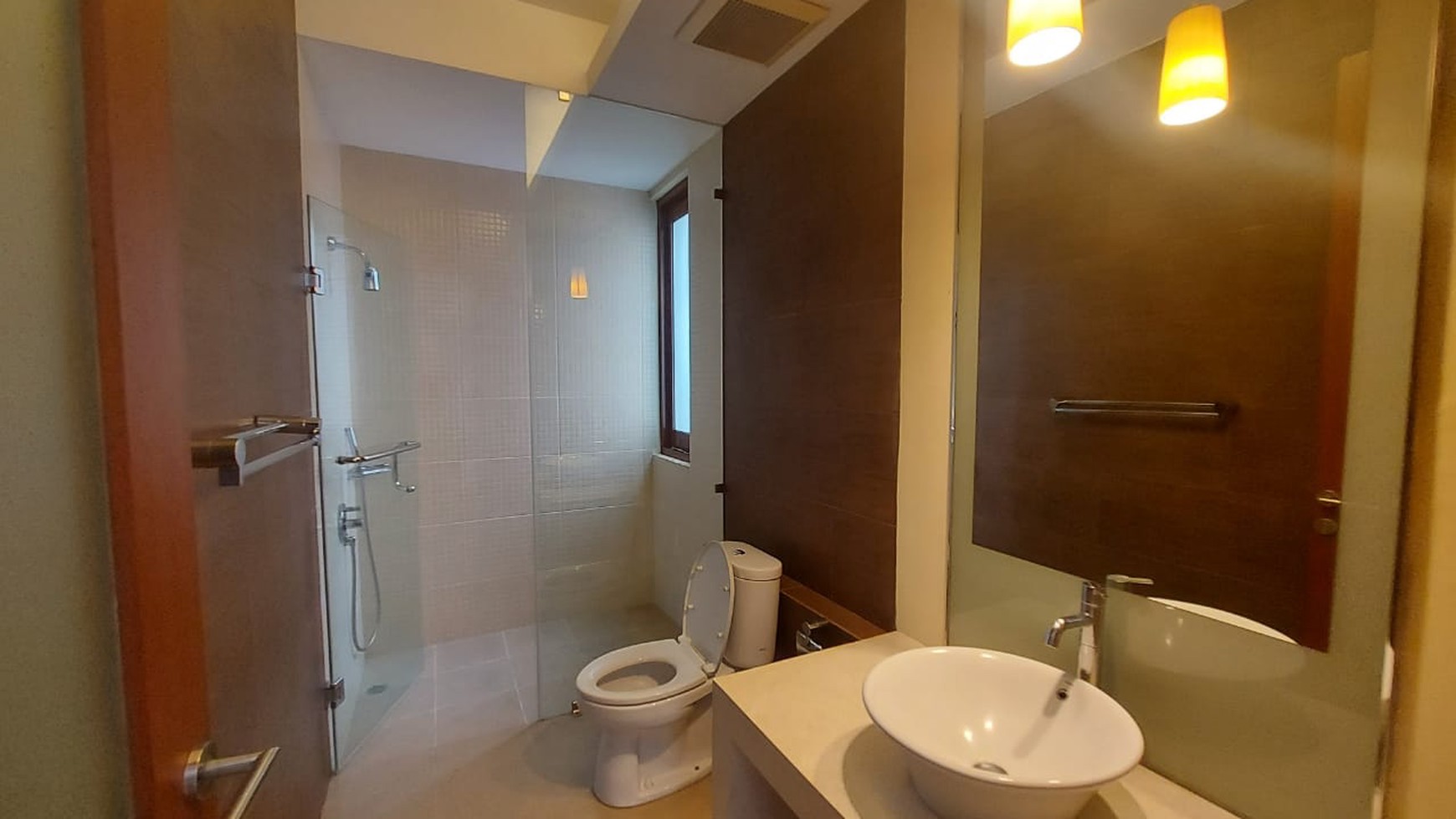 under njop Townhouse mewah dekat kemang village jaksel