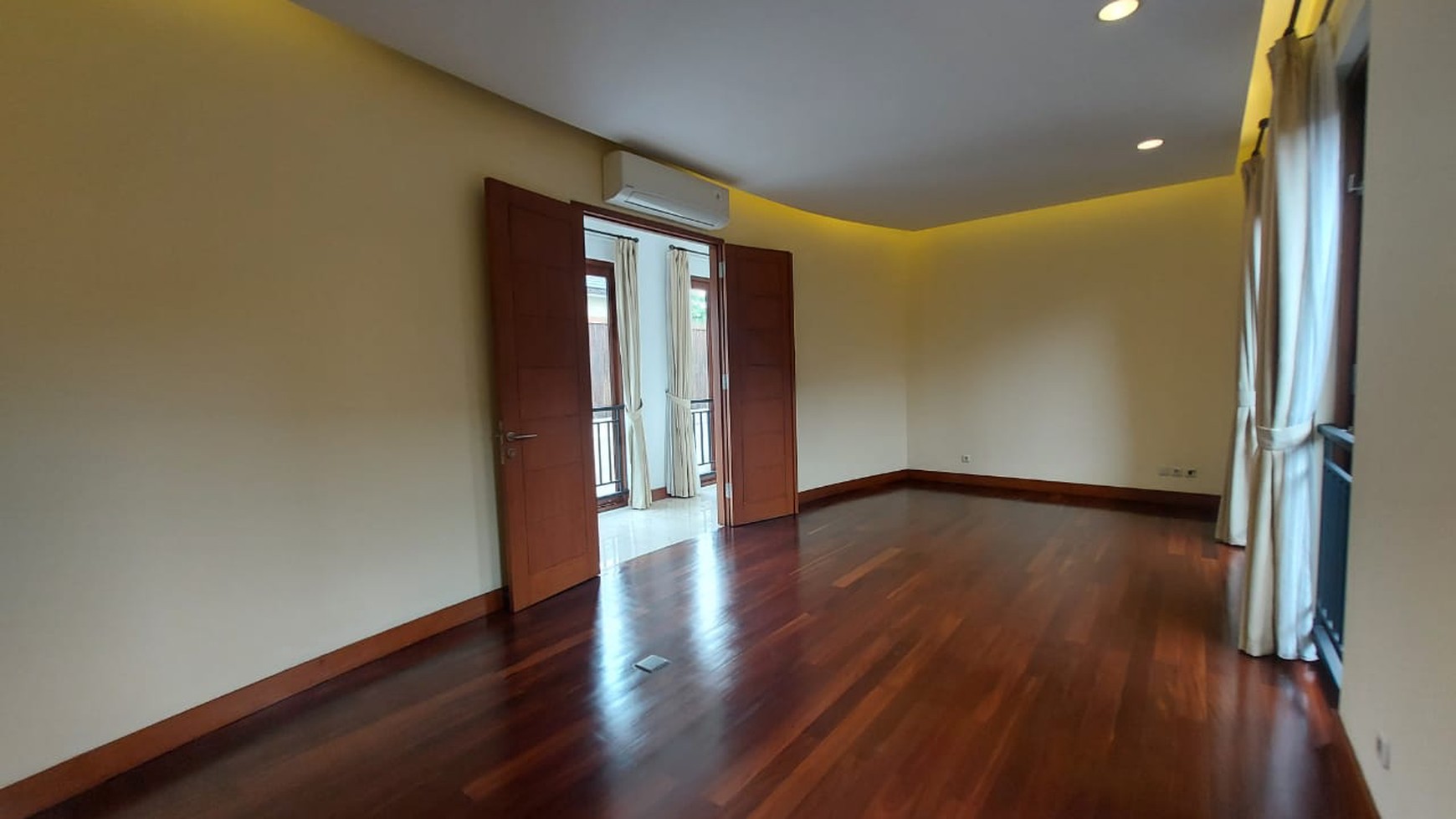 under njop Townhouse mewah dekat kemang village jaksel