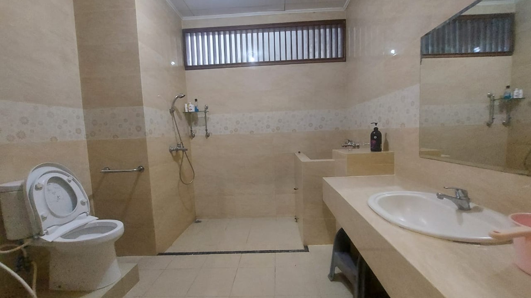 Rumah dalam komplek eklusif kebayoran baru, bulungan. jakarta selatan.