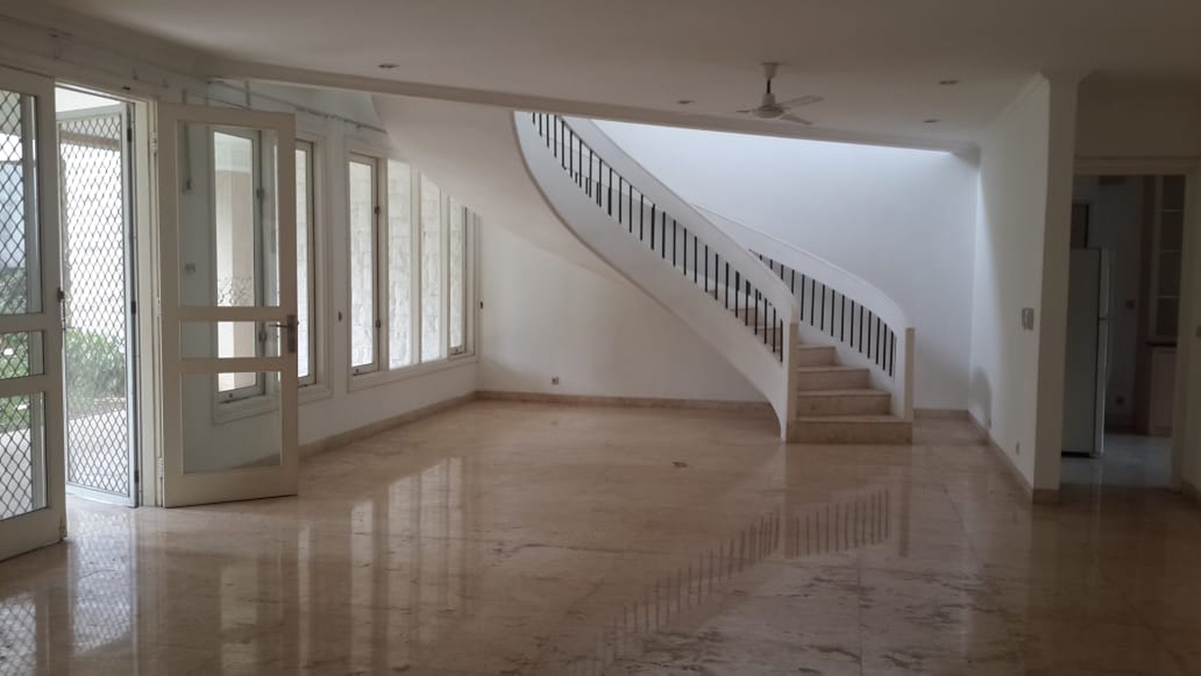 Rumah luas dan nyaman di cilandak simatupang, jakarta selatan