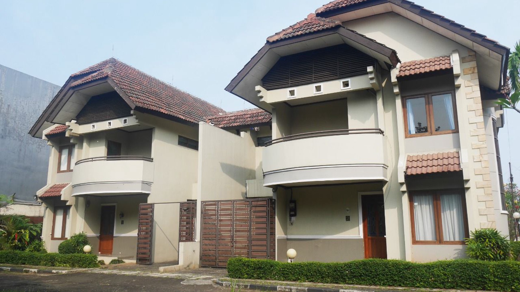 Dijual cepat Komplek perumahan beserta 6 unit rumah di dalam nya.