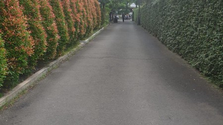 Rumah lama hitung tanah lokasi sangat strategis dan private kemang jaksel.