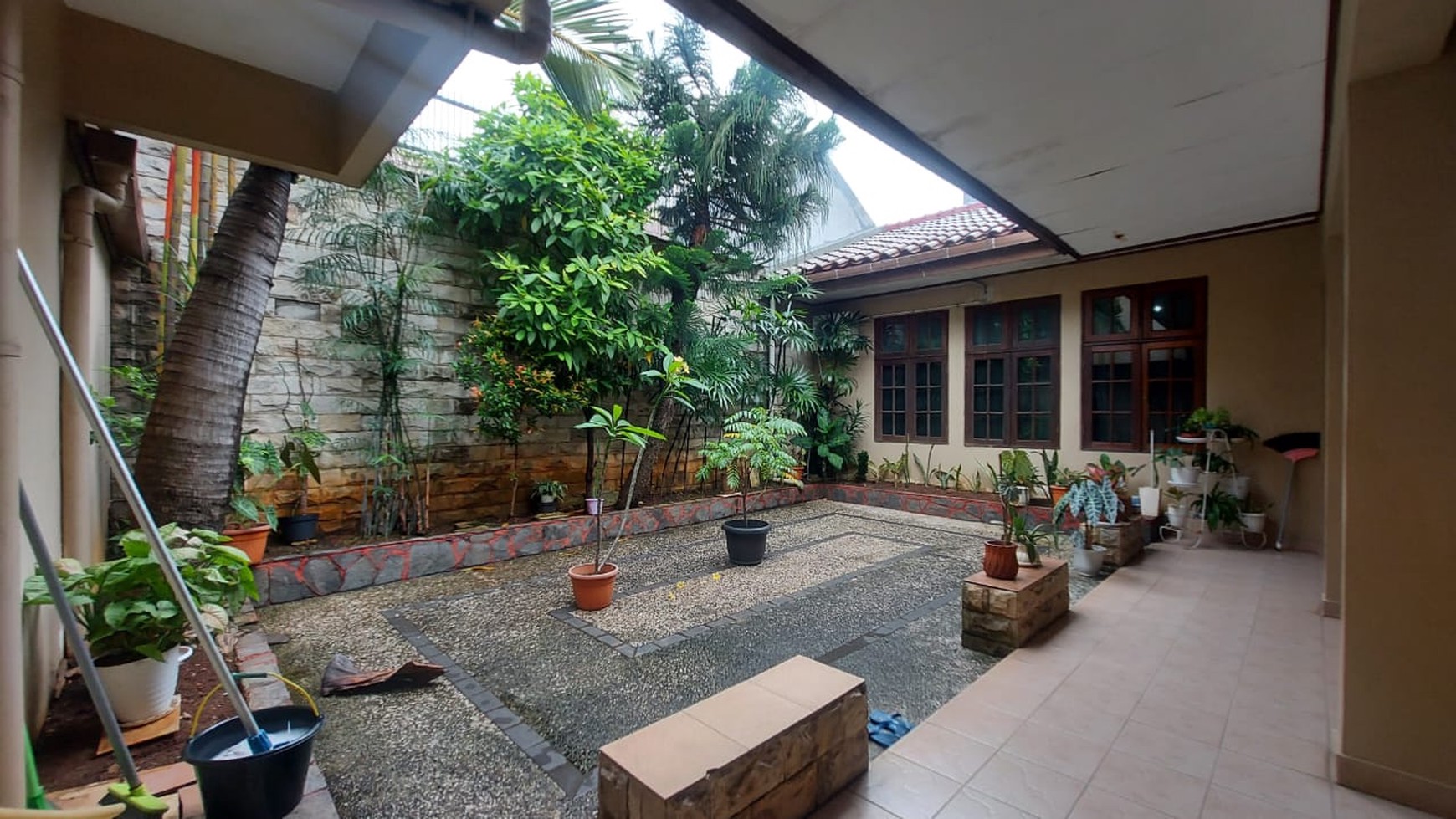 Rumah nyaman dalam perumahan Pejaten Mas jksel