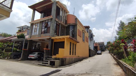Rumah huk 3 (tiga) lantai di Griya Asri Cahaya Cipageran - Cimahi 