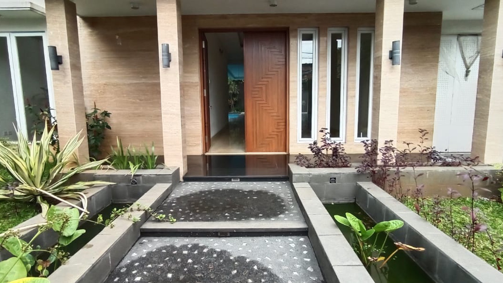 Brand new modern house in kemang jaksel.