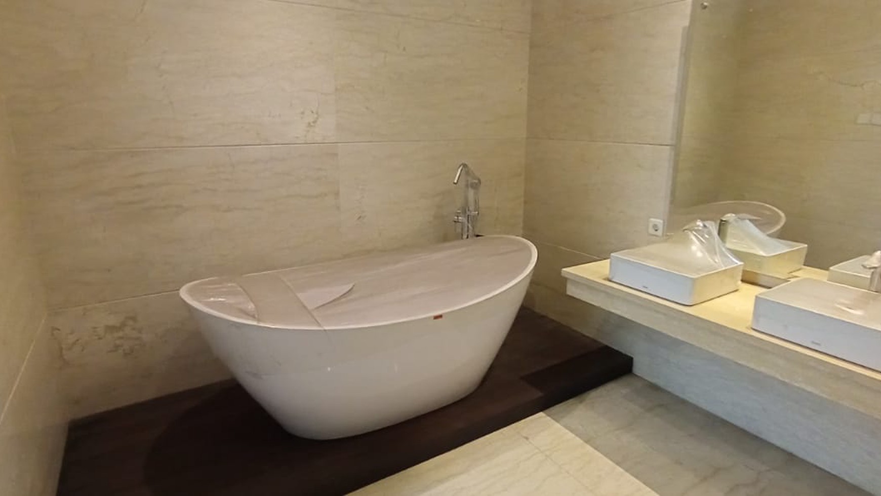 Brand new modern house in kemang jaksel.