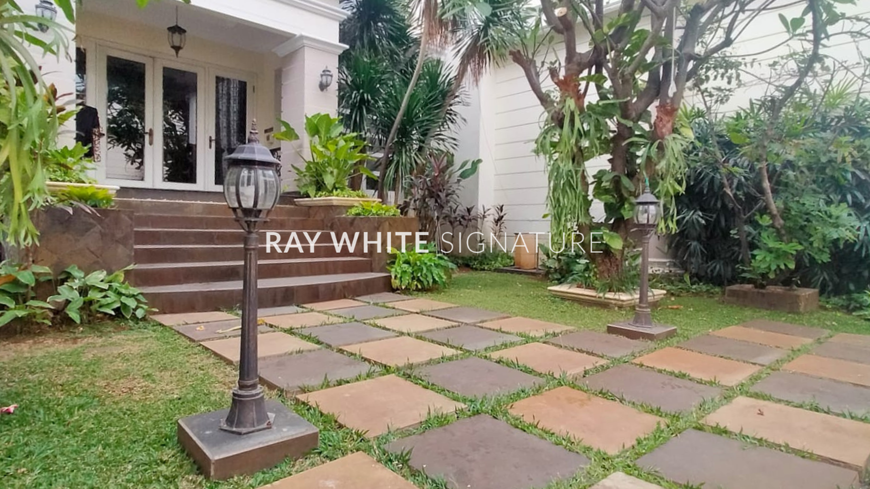 Dijual Rumah Lama kondisi masih bagus di Lokasi strategis dekat Gandaria City