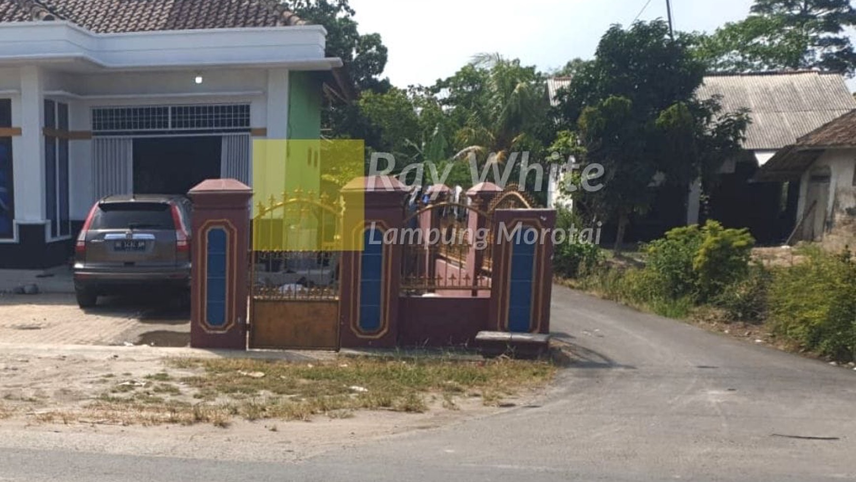 Dijual Rumah dengan pekarangan Sangat Luas ad
