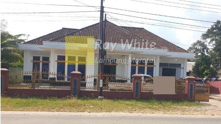 Dijual Rumah dengan pekarangan Sangat Luas ad