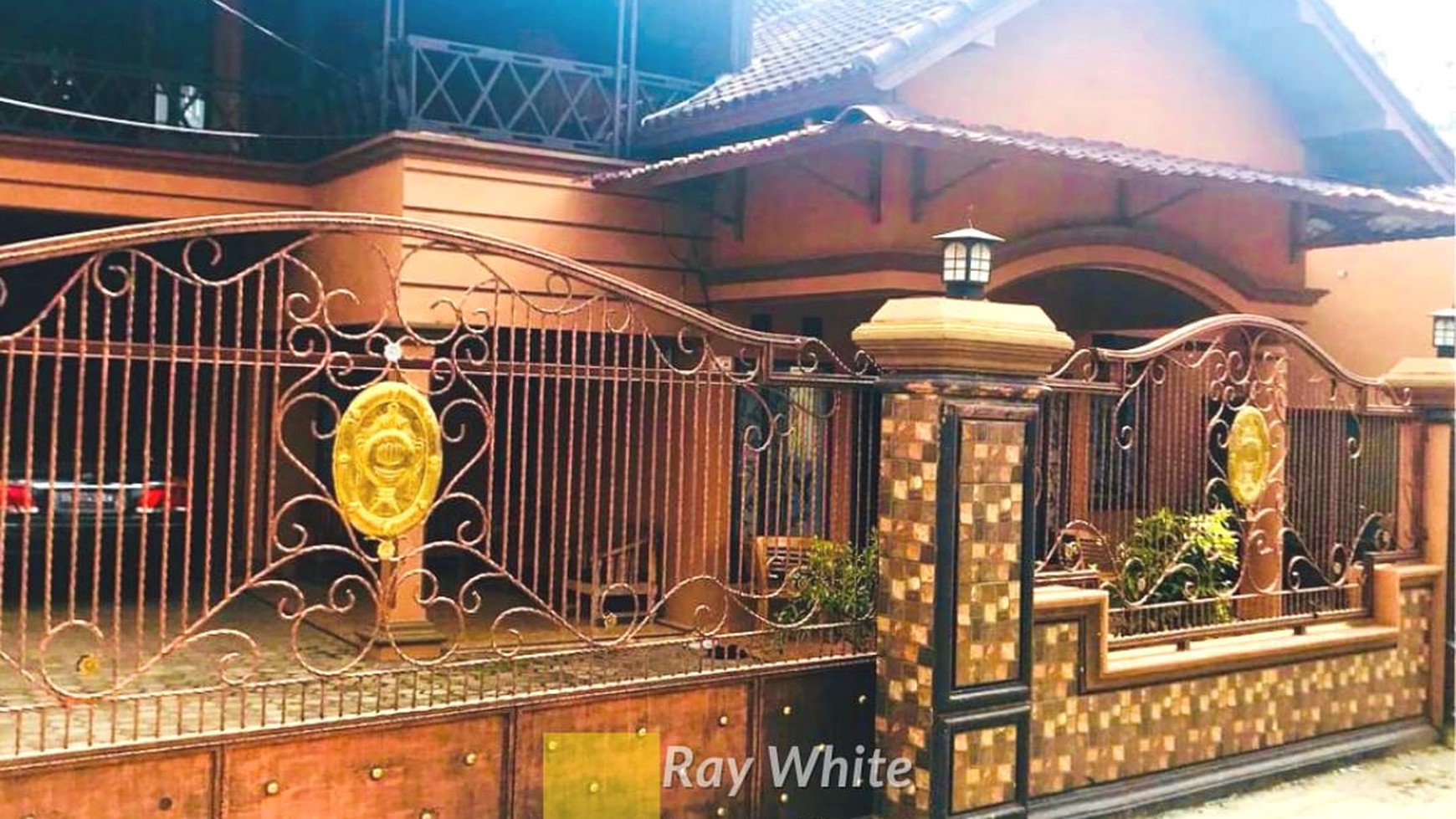 Dijual Cepat Rumah Kayu 2 Lantai Jl P. Buton