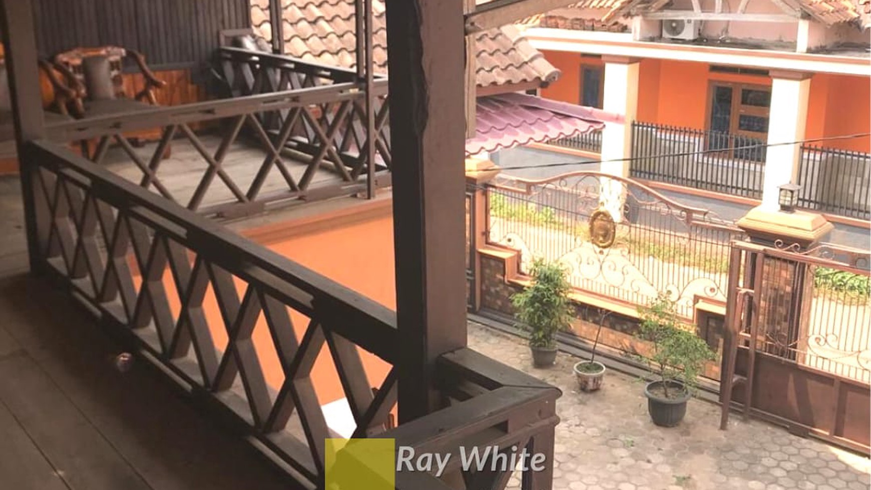 Dijual Cepat Rumah Kayu 2 Lantai Jl P. Buton