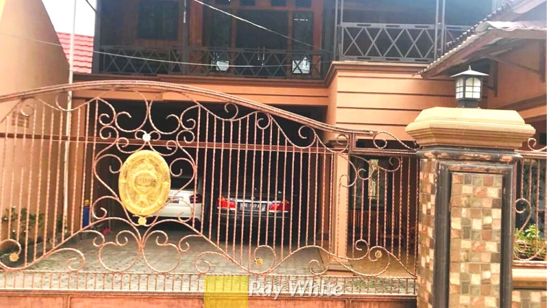 Dijual Cepat Rumah Kayu 2 Lantai Jl P. Buton